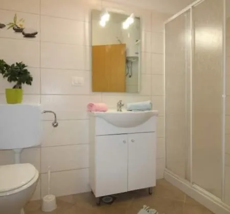 Apartment Nina 2 *